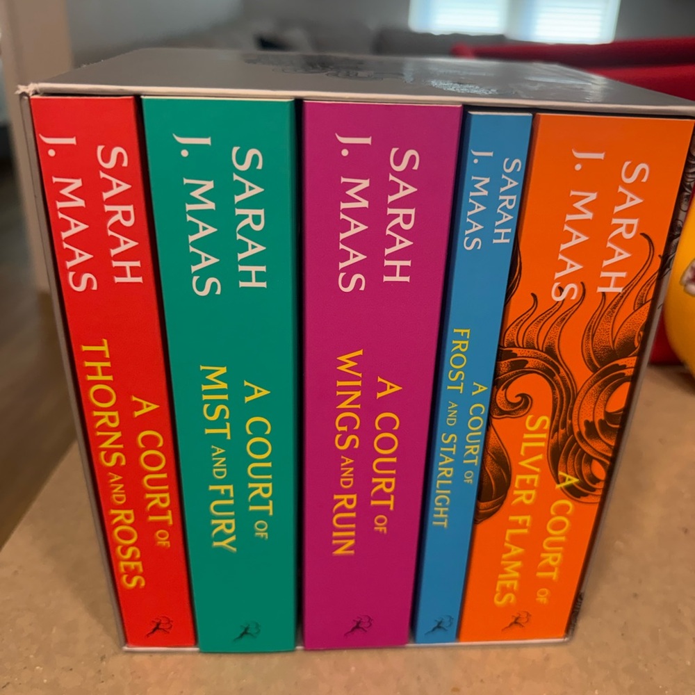 A Court of Thorns and Roses Set